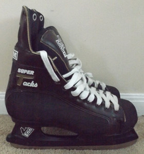 Patins De Hockey Sur Glace CCM Mustang Vintage 1979 Taille 9 - Occasion Pour Collectionneur