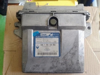 CALCULATEUR MOTEUR ECU RENAULT CLIO 2 1.9 D 64 CV 7700868300 / 7700114868 - Photo 1/3