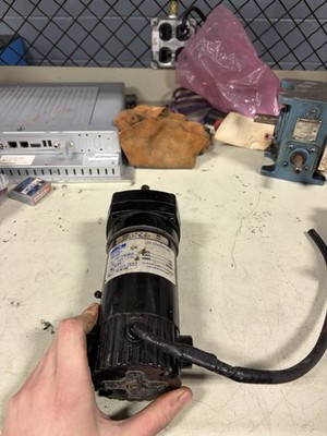 Bison 011-175-0019 Gear Motor 1/10-1/8 HP 90-130V 1.10A 18.9:1 Ratio USED