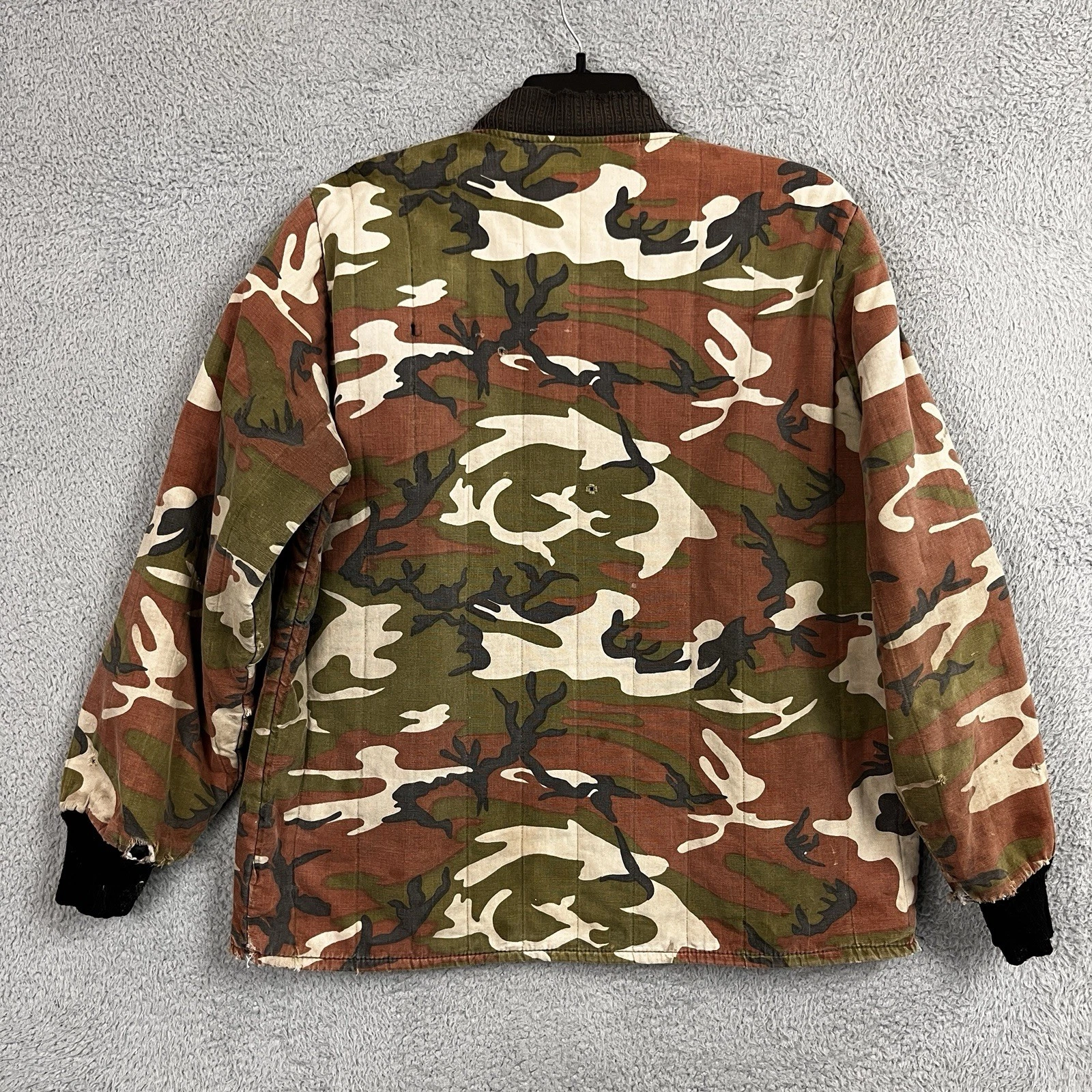 VTG Woodland Camo Quilted Work Jacket Hunting Streetwear Thrashed *Broken Zipper - product detail image 2
