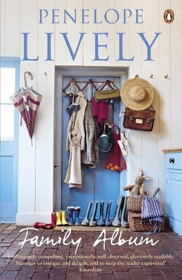 Penelope Lively Family Album (Taschenbuch)