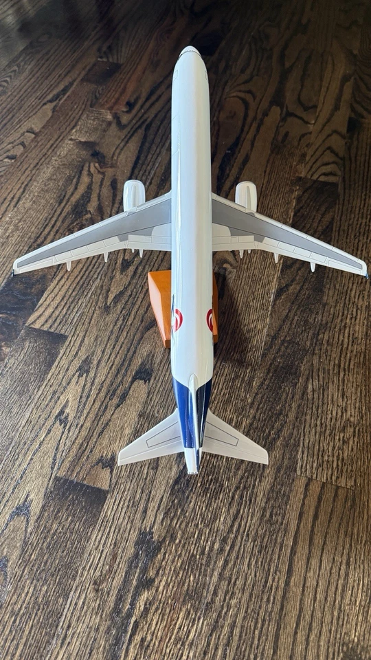 Modelo fundido a presión de resina de carguero 1:100 Sine Draco A321 SDF Foto 4 de 4