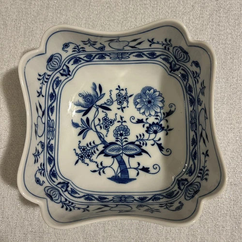 VTG Czechoslovakia Zwiebelmuster 7” Square Serving Bowl Blue Onion RARE **EUC**
