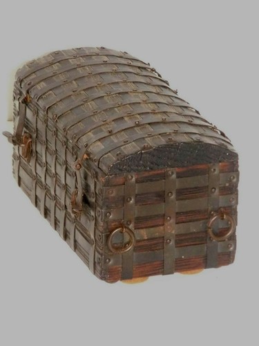 COFFRET BOIS ANTIQUE 19 EME SIÈCLE MODÈLE RARE CERCLÉ DE MÉTAL TRÈS BON ETAT - Picture 5 of 11