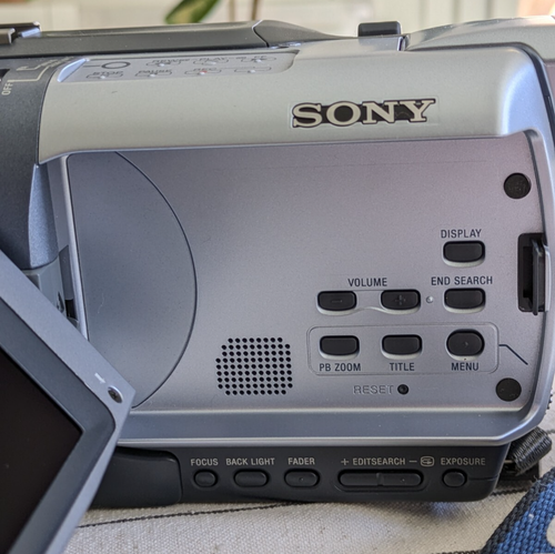 Caméscope Sony Handycam DCR-TRV240E - Pal Digital 8 - Complet + cassette neuve - Photo 10/13