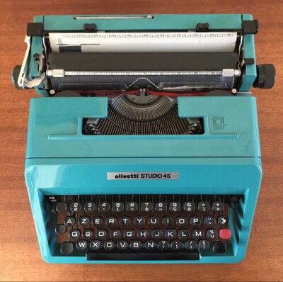 Schreibmaschine Olivetti Studio 45 türkis, mit Koffern und Zubehör, 1970