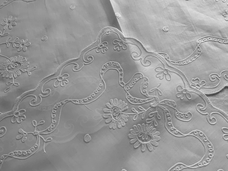 Linge Ancien Chemin De Table + 6 sets brodés sur batiste - Photo 4/4