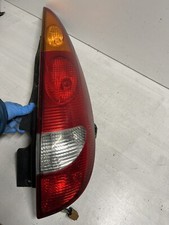 Feu arrière Nissan TINO