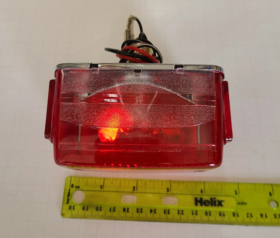 LUZ TRASERA YAMAHA SR500 XS650 XS750 XT500 DT200 TW200 XT225 XT350 XT600 12v Bombilla Foto 3 de 3