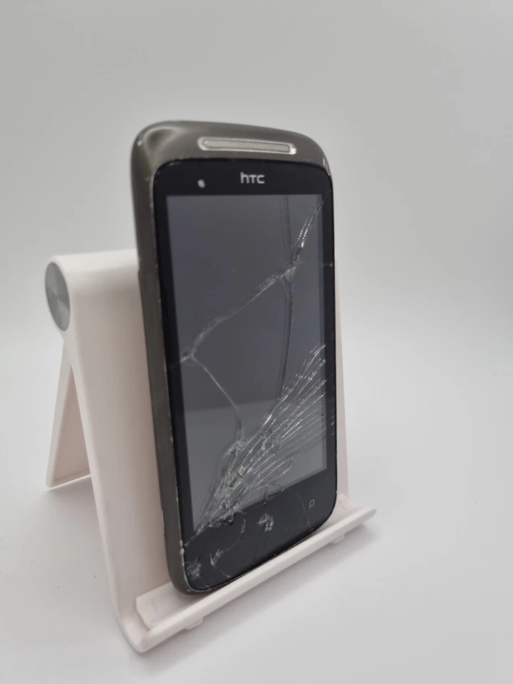 HTC 7 Mozart Black EE 8GB 3.7" 8MP Windows Smartphone Cracked Incomplete - Image 3 of 4