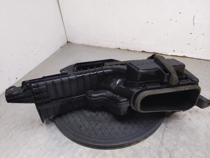 Infiniti QX56 QX80 2011-2019 caja de aire conducto de admisión tubo respirador Foto 2 de 4