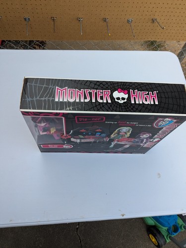 Mattel 2012 Monster High Draculaura Operetta Die-Ner Doll Set Furniture NIB - Picture 6 of 14