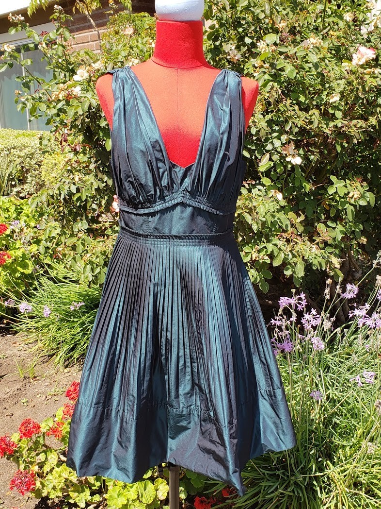 BCBG GENERATION DRESS FOREST GREEN DEEP V FRONT BACK PLEATS A LINE