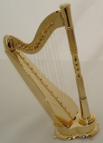 Harp replica handmade collectible gold plated miniature 7" w/case (NOT PLAYABLE) - Picture 7 of 8