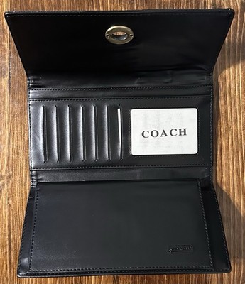小物 Coach Legacy Turn Lock Wallet Signature Coach Legacy Signature checkbook wallet featuring a turn-lock