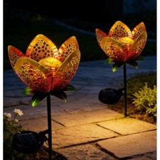 Lámpara de jardín cargada de sol con encendido automático para iluminación de bajo mantenimiento
