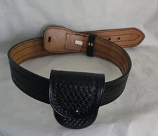 Vintage Dutyman 4021 Full Grain Leather W/ Hasp Stallion Handcuff Pouche Sz 34