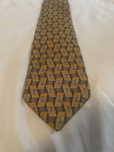 Guess Yellow/Beige/Ivory Geometric 100% Silk Tie Necktie Made in USA 56"x3.75" - Picture 2 of 8