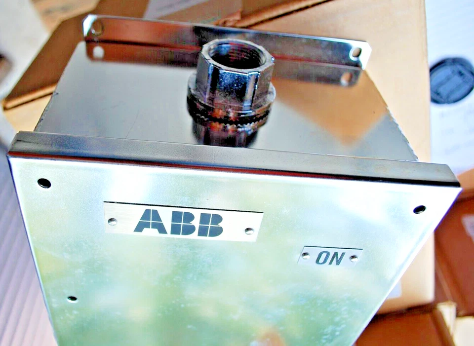 Arrancador manual ABB acero inoxidable NEMA 1,2,3,4,4X,12&13 CR1062T2BAT4000 GE Foto 4 de 4