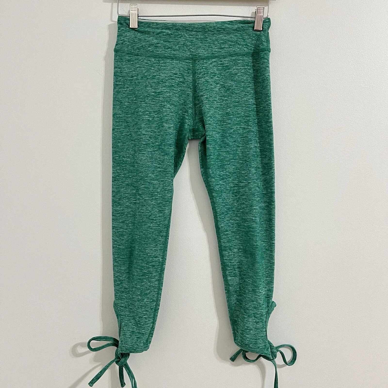 beyond-yoga capri spaced dye side drawstring active leggings