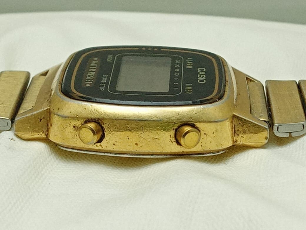 Casio LA670W Module 3191 Quartz Golden/Black Glass Vintage Ladies