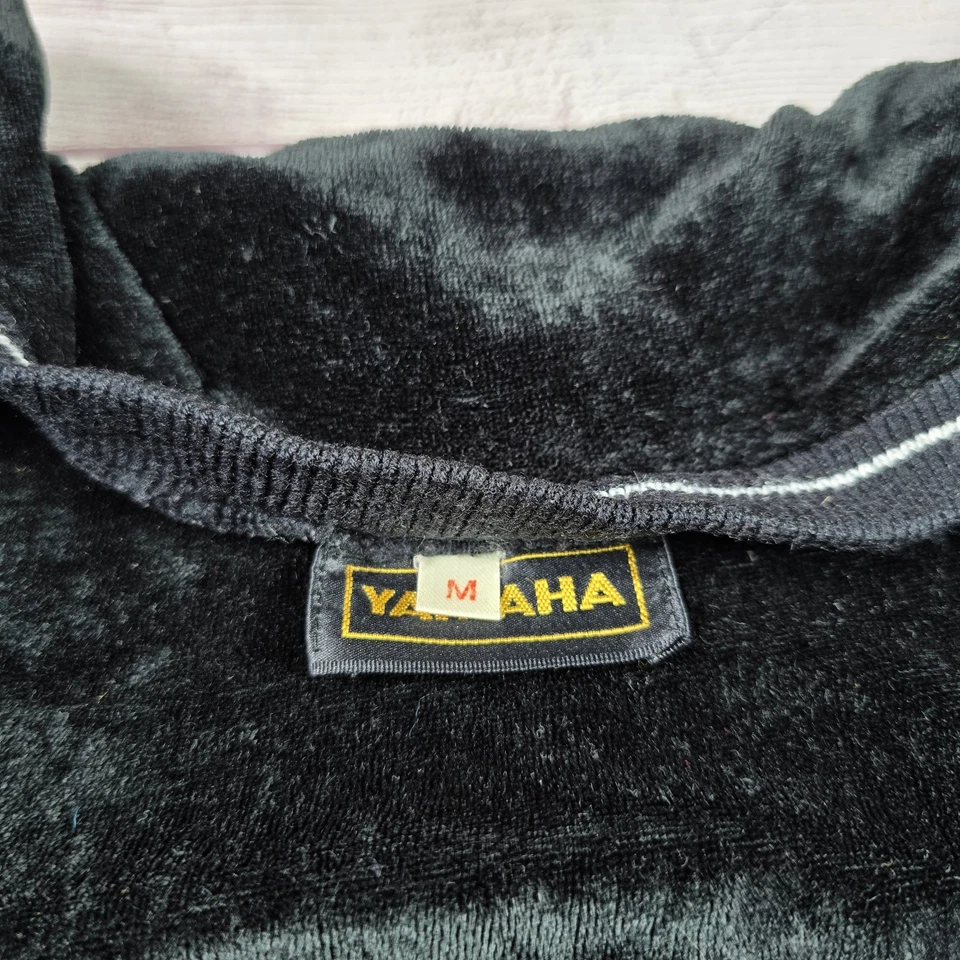 复古 70 年代 80 年代罕见 YAMAHA Motorsport 黑色天鹅绒毛衣成人尺寸 M — 第 3/4 张图片