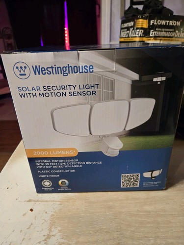 Solar Power Security Light Motion Sensor Triple Head 2000 Lumen Westinghouse New - Picture 2 of 6