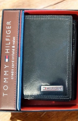 NWT Tommy Hilfiger Black Color Leather Trifold wallet & valet NEW Gift box