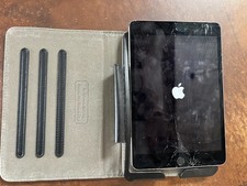 Apple iPad mini 4   Cracked Screen   Powers On   For Parts or Repair