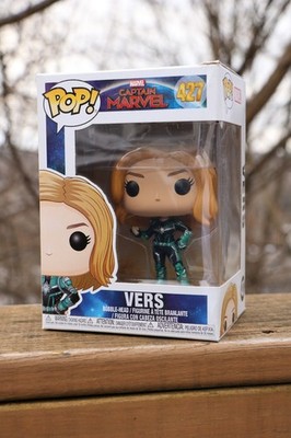 Funko Pop #427 MARVEL Captain Marvel VERS Bobble-Head (New in Box)