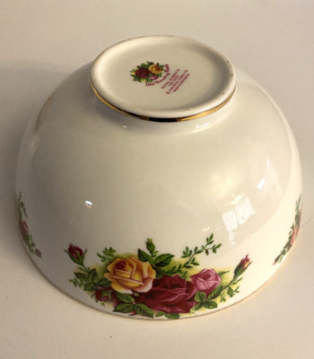 Royal Albert ~  Old Country Roses ~ Gold Rim ~ Rice Bowl ~  6 1/4''