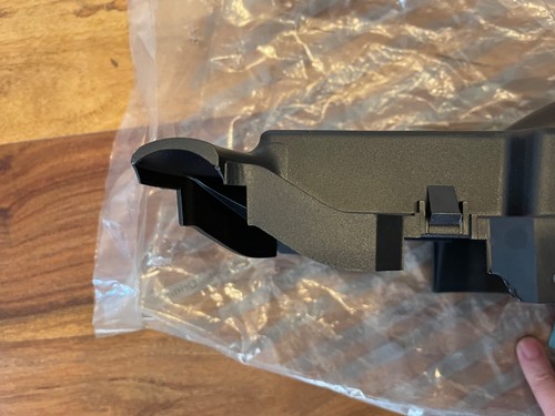 Fiat Bravo 07-09 NEW GENUINE under bonnet fuse/relay box cover 51810092 16C - Picture 5 of 7