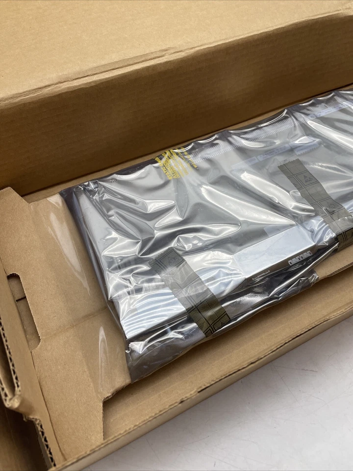 303-300-000C-02 – EMC Unity 12Gb SAS LCC Storage Controller Module DAE - Image 4 of 4