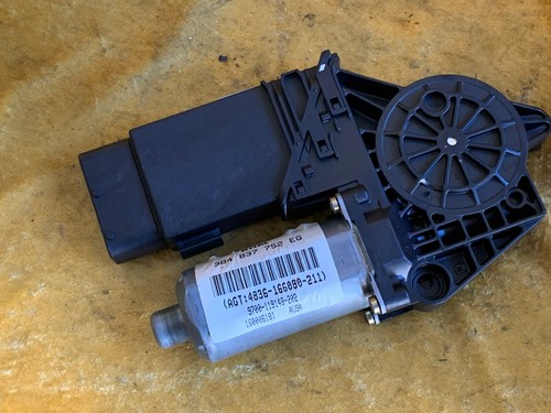 VW Passat 3B Fensterhebermotor vorne rechts 3B4837752EG Original