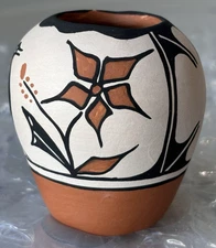 Vintage Hilda Tenorio Coriz NM Santo Domingo Pueblo Pottery, Cultural Decor Gift