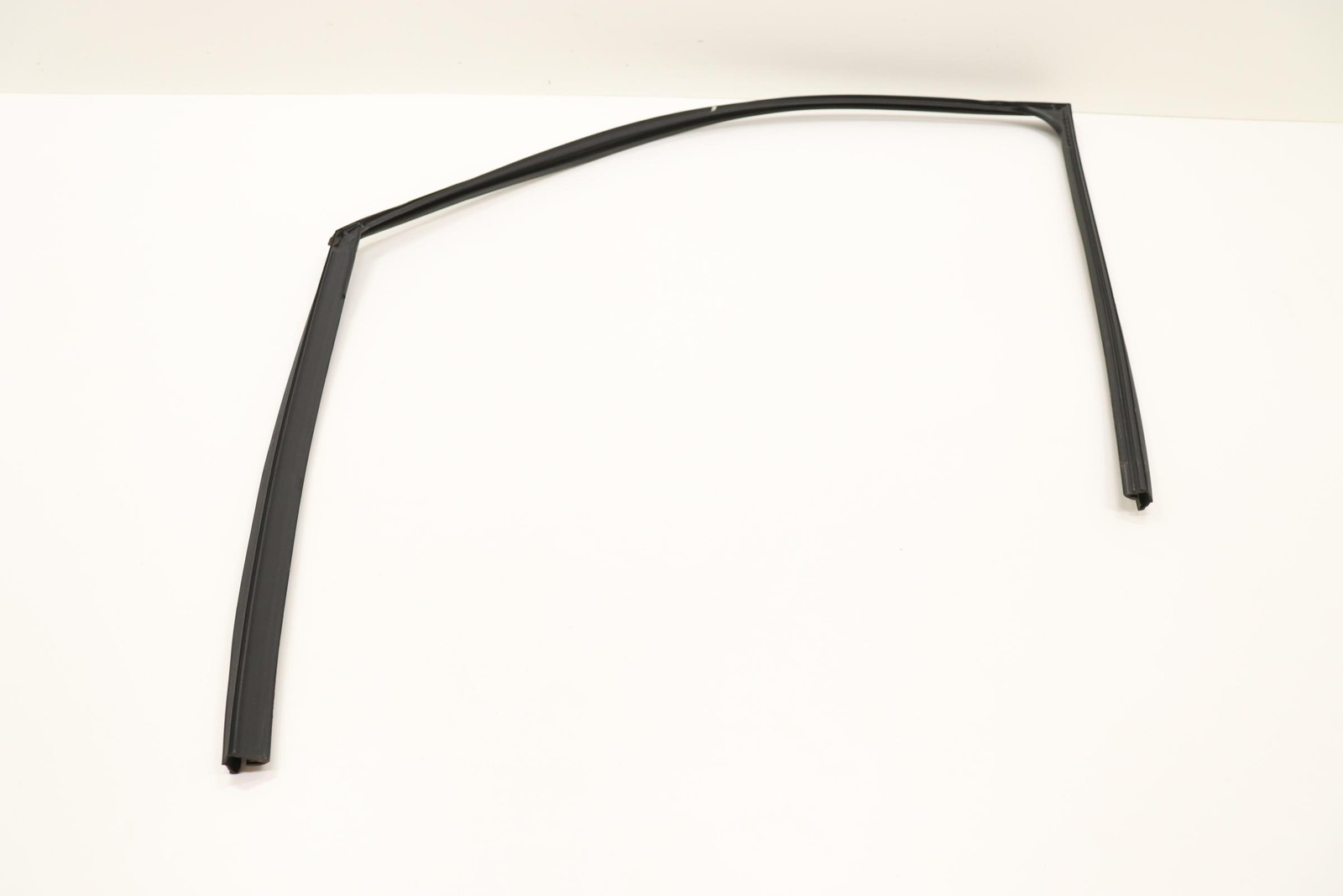 2022 - 2025 INFINITI QX60 FRONT RIGHT DOOR WINDOW GLASS RUN CHANNEL MOLDING OEM