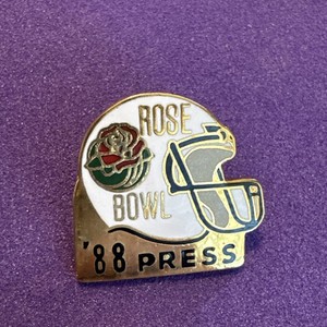 1988 ROSE BOWL PRESS PIN  Michigan State Spartans defeating the USC Trojans