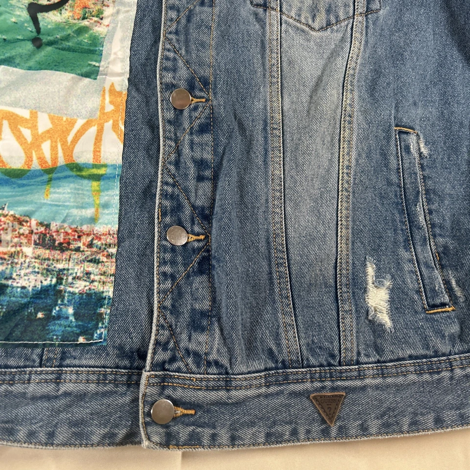 Chaqueta vaquera GUESS para hombre Dillon envejecida azul con parches, talla XXL, Hawaii Foto 3 de 4