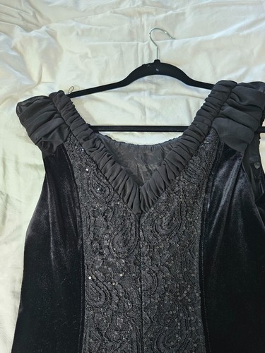 Stunning Basler Black Evening Dress, Velveteen and sequined panels. Size 42 - Picture 3 of 7