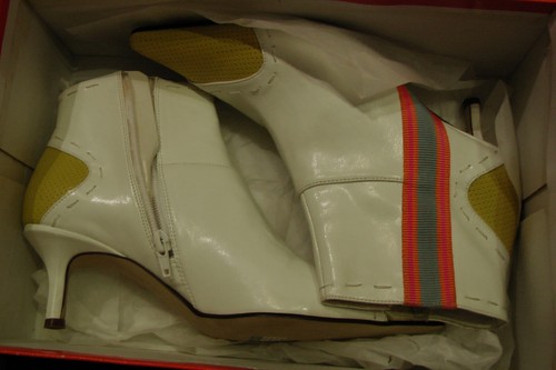 2 x benutzt Akira Gr. 39 Damenschuhe Pumps Damen Schuhe weiß mit Streifen bunt - Bild 7 von 7
