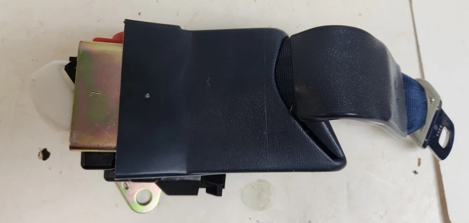 New OEM GM Rear Seat Belt 12515695 1992 Chevy Cavalier/Pontiac Sunbird (SVM134) - Image 3 of 4