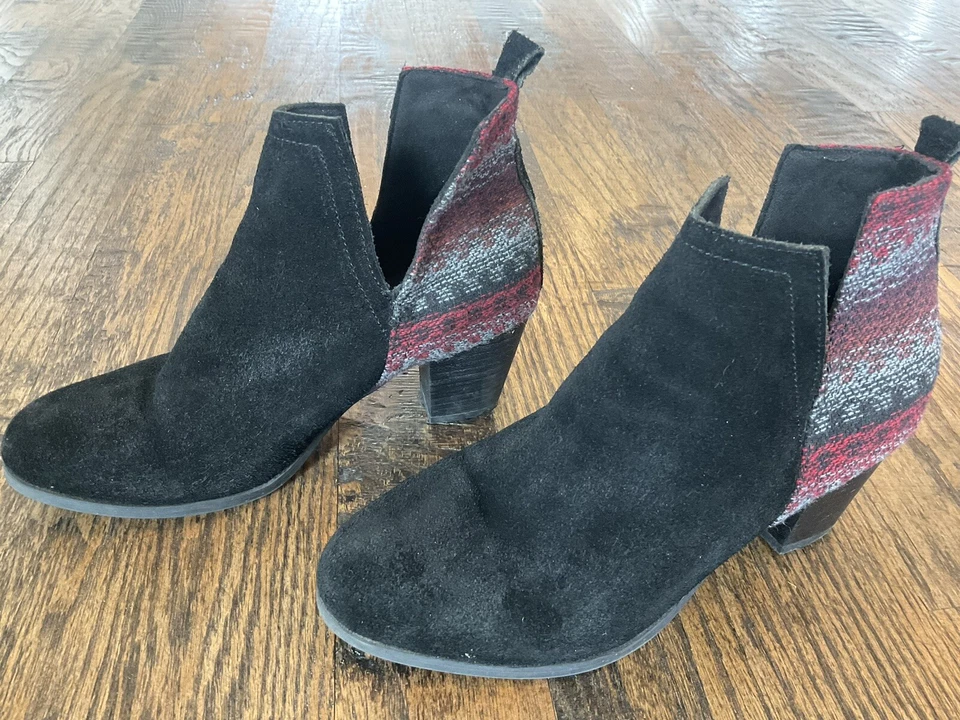 MINNETONKA Mari Black Suede Booties Round Toe Aztec Weave Boho 81040 Women's 9.5 - Image 3 of 4