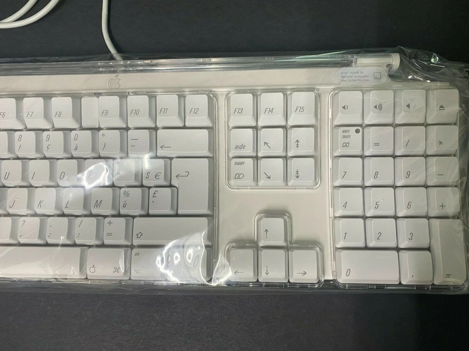 New Apple Pro Keyboard M7803 White USB Wired - French Keyboard Layout - Image 4 of 4