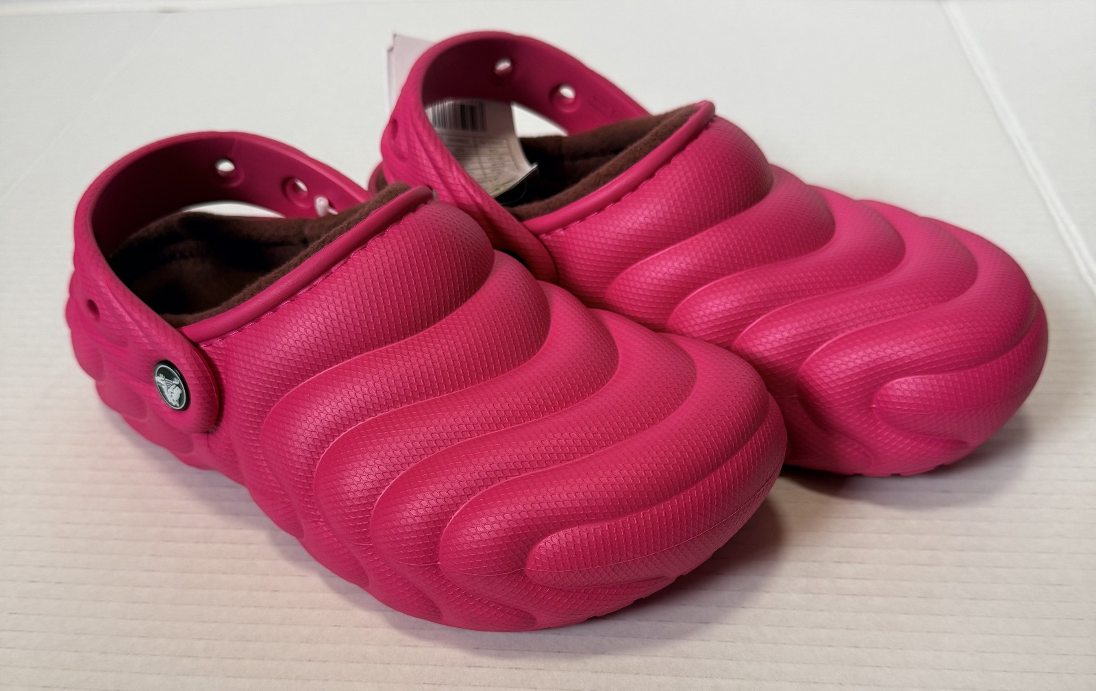 CROCS - Classic Lined Overpuff Clogs - Dragon Fruit Pink Shoes - Womens 6 Mens 4 image 3