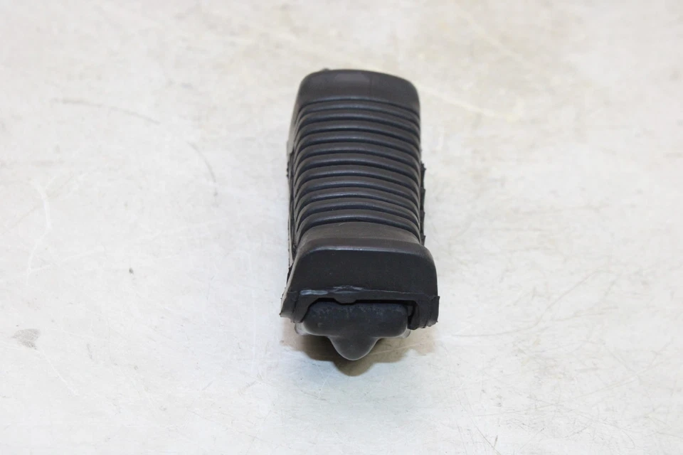 2009 Suzuki GS500F FABRICANTE DE EQUIPAMENTO ORIGINAL TRASEIRO DIREITO PASSAGEIRO PEG - Imagem 2 de 4