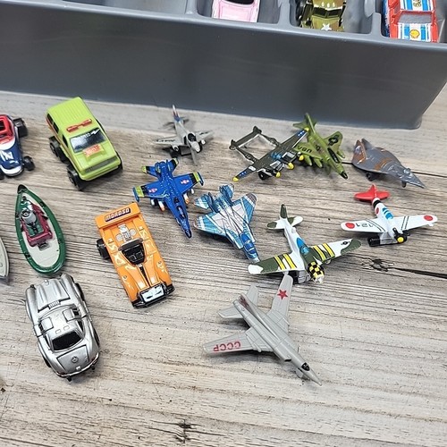 Lotto 65 micro macchine Galoob mini auto militari miste anni 80 aerei auto barca custodia - Foto 3 di 11