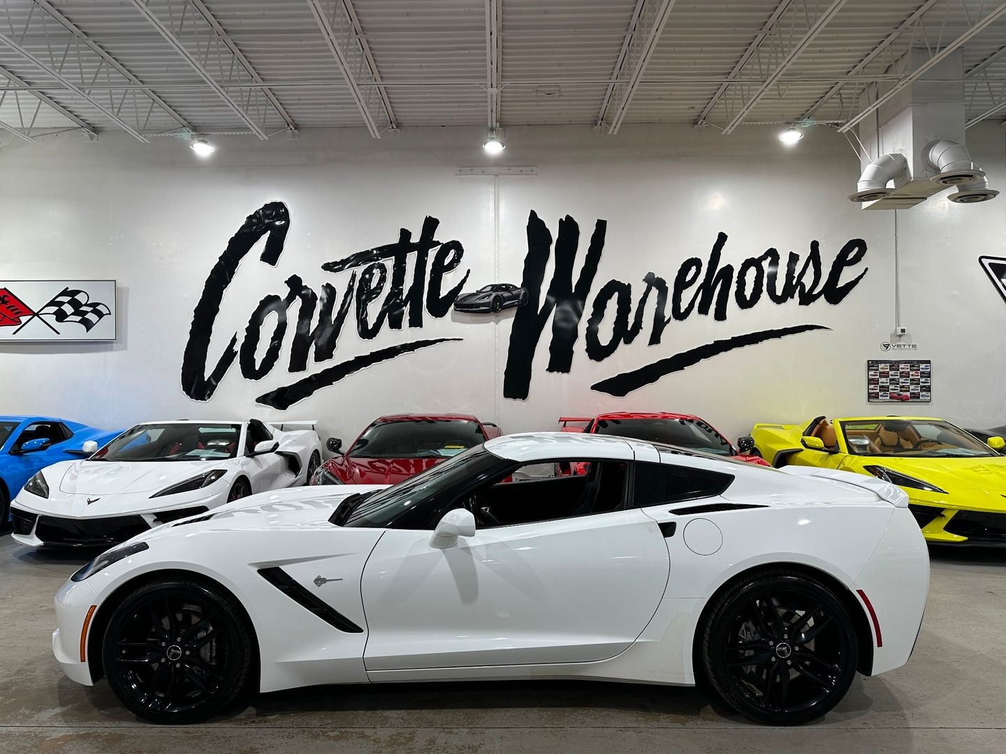 2018 [G8G] Arctic White Chevrolet Corvette   | C7 Corvette Photo 2