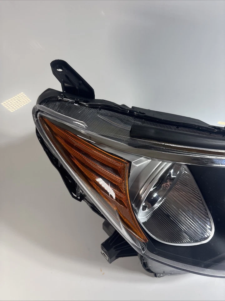 Conjunto de faros derecho para Toyota RAV4 2013-2015 TYC 14834PKHC 2014 Foto 2 de 4