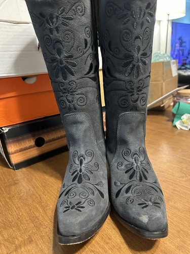 Women’s Agave Sky Snip Toe Suede Cowboy Boots