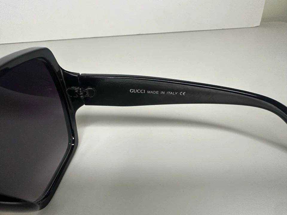 Óculos de sol Gucci feminino preto tamanho grande quadrado - Imagem 4 de 4